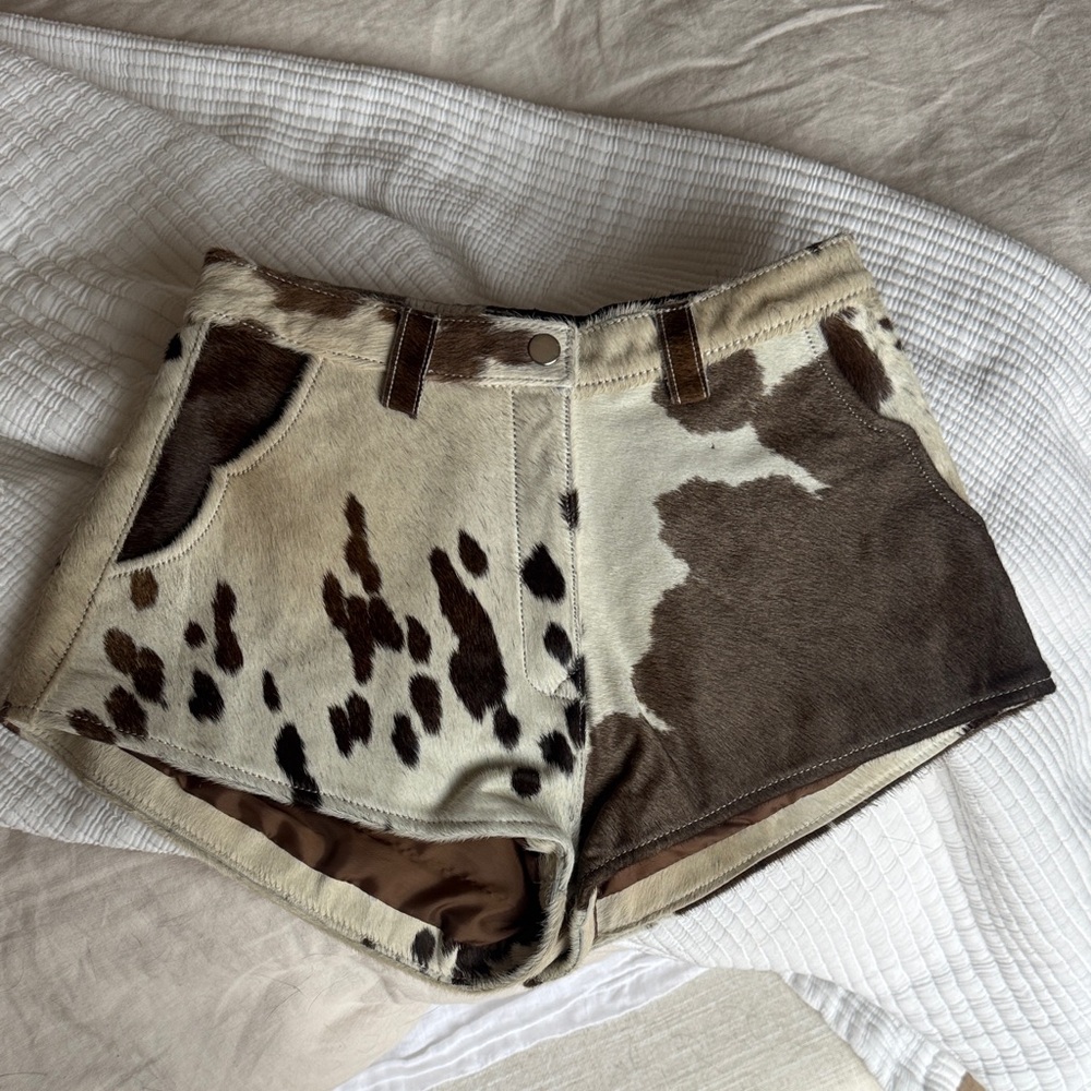 Cowhide understated leather  Shorts